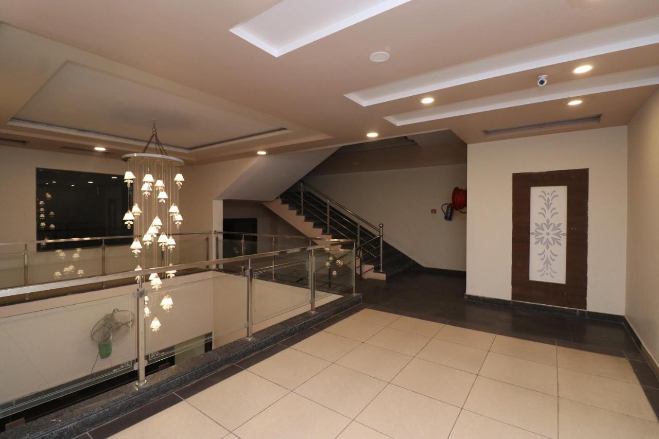 Oyo 33387 Laxmi Lawn And Resort Suite Lucknow Exterior foto